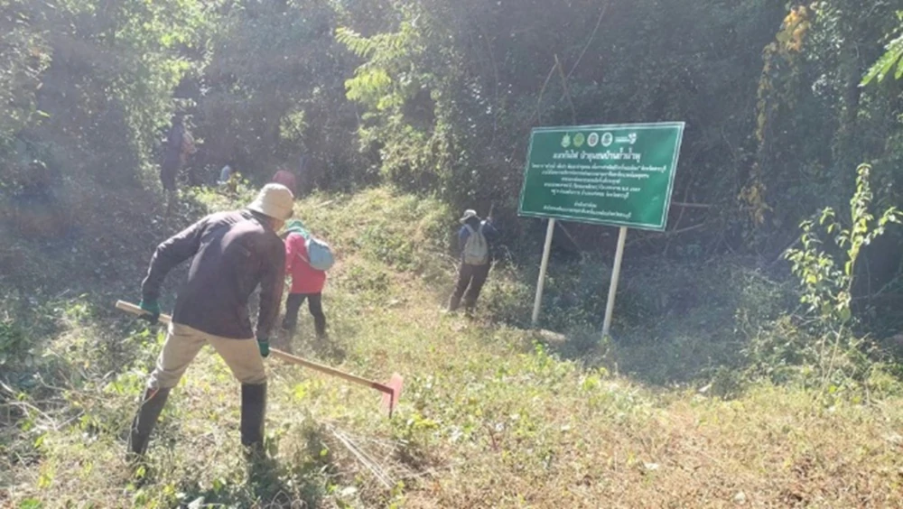 CMAN supported improving the firebreak surrounding Ban Thamnampu Community Forest